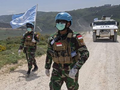 Batalion Indonesia yang tergabung dalam Pasukan Perdamaian Perserikatan Bangsa-Bangsa di Lebanon (UNIFIL) menggelar patroli di sepanjang perbatasan Lebanon dan Israel pada 23 April 2020/FOTO:UN/Pasqual Gorriz