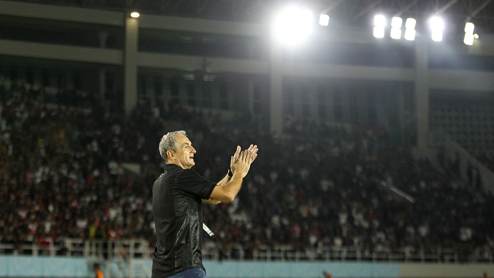 Milomir Seslija pelatih Persis Solo