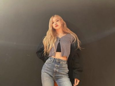 Rosé BLACKPINK berpose elegan
