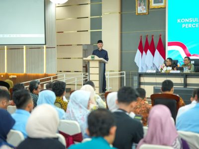 Gubernur Sumatra Barat Mahyeldi Ansharullah membuka konsultasi publik Renduk PRRP pascabencana di Padang
