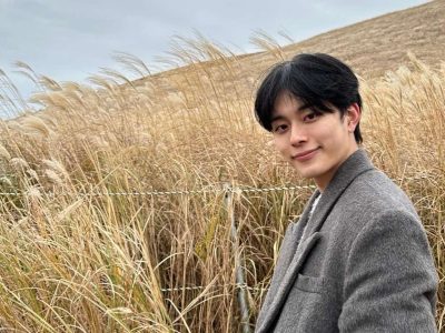 Yoo Seon Ho dan Shin Eun Soo pasangan selebritas Korea terbaru yang resmi berpacaran