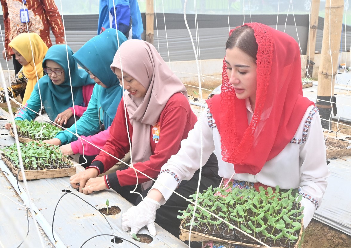 Anggota DPR RI Novita Hardini Novita Hardini menginstruksikan agar setiap limbah organik tidak lagi berakhir di tempat pembuangan akhir, melainkan diolah kembali menjadi produk bermanfaat/Foto: Media Center Novita Hardini