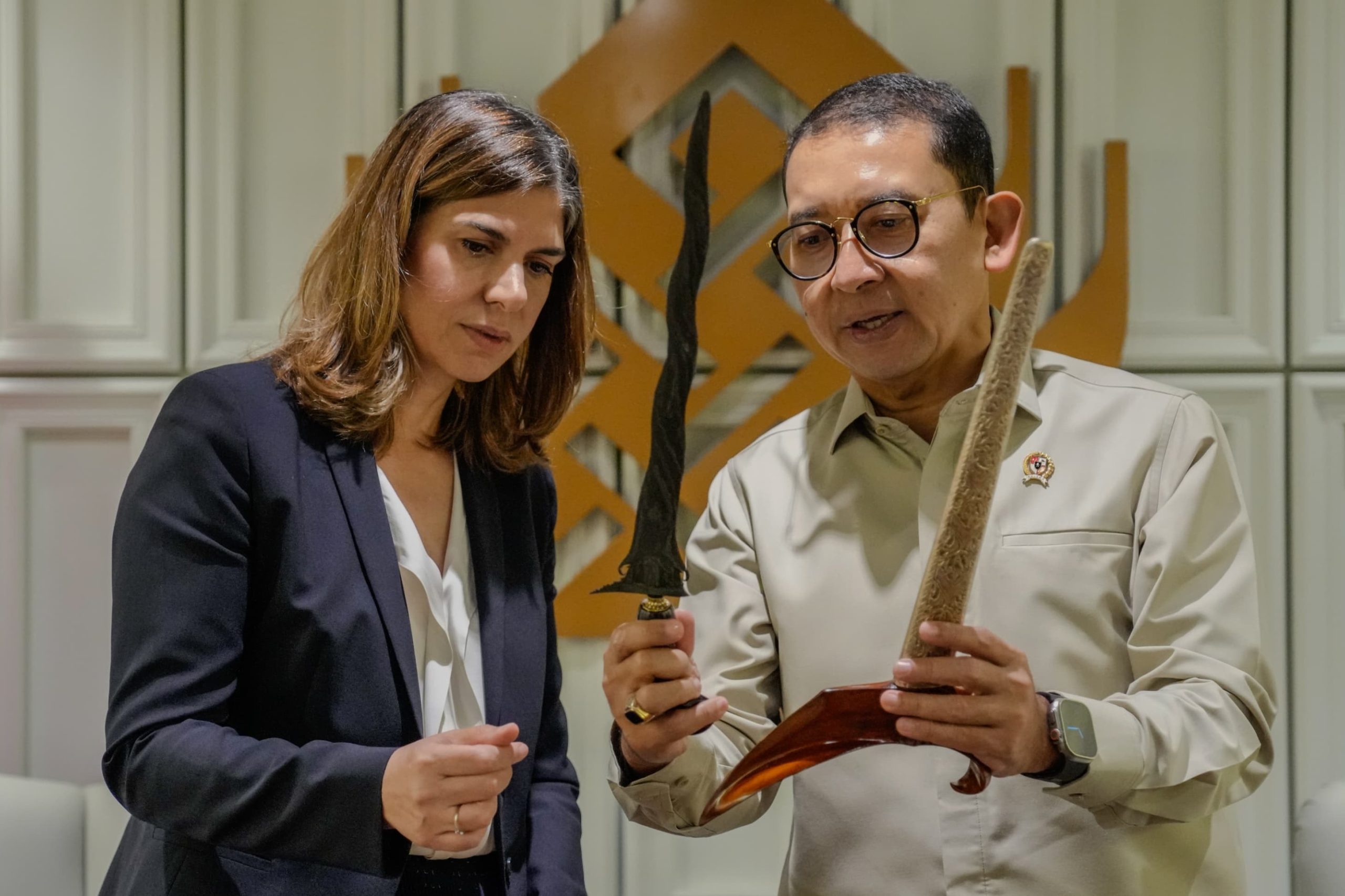 Menteri Kebudayaan RI Fadli Zon dan Duta Besar Uruguai Cristina Gonzalez dalam dialog strategis di Gedung E Kemenbud