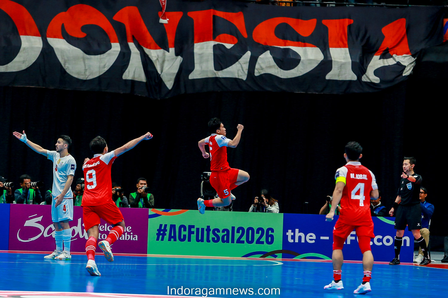 Timnas Futsal Indonesia finis kedua di Piala Asia Futsal 2026. Indonesia kalah dari Iran lewat adu penalti setelah bermain imbang 5-5 di waktu normal.
