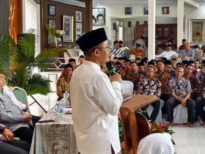 Anggota Komisi VIII DPR RI Maman Imanulhaq saat memberikan keterangan dalam dialog penguatan tata kelola pendidikan pesantren di Majalengka