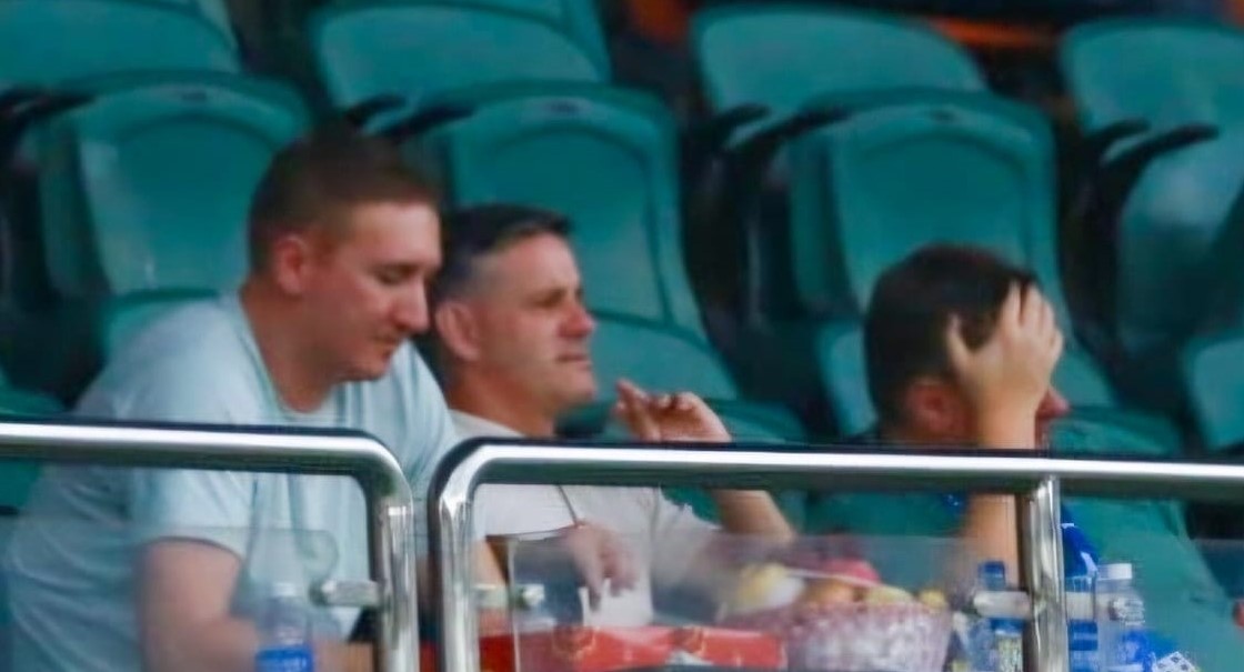 John Herdman pelatih Timnas Indonesia sedang duduk di tribun Stadion Pakansari mengamati pemain muda dalam laga Championship