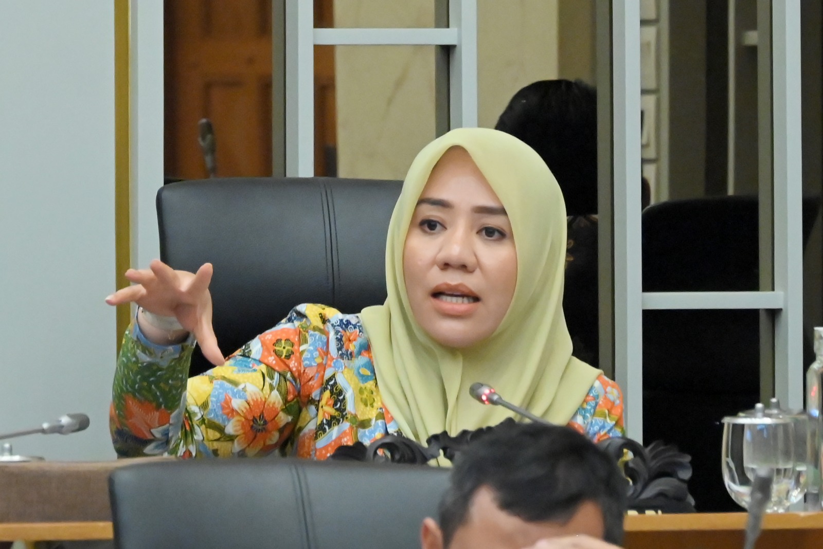 Anggota Komisi IV DPR RI Alien Mus dalam rapat Panja Alih Fungsi Lahan membahas dampak konversi lahan terhadap lingkungan dan ketahanan pangan