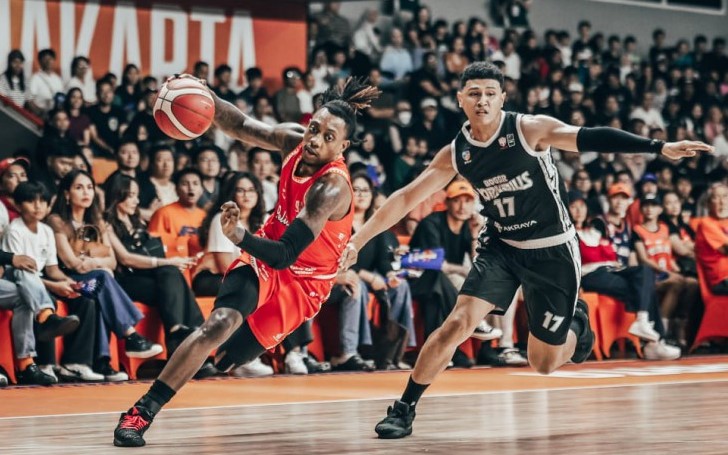 Aksi pemain Pelita Jaya, Amorie Archibald dipertandingan melawan Bogor Hornbills di GMSB Kuningan, Jakarta, Minggu malam (22/2/2026)/Foto: IBL
