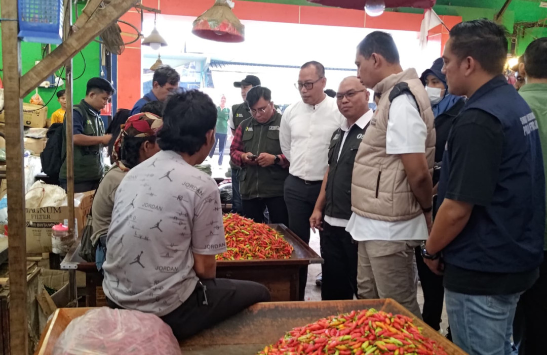 Deputi Bapanas I Gusti Ketut Astawa sidak harga pangan di Pasar Induk Kramat Jati Jakarta jelang Imlek dan Ramadhan/Foto: Istimewa