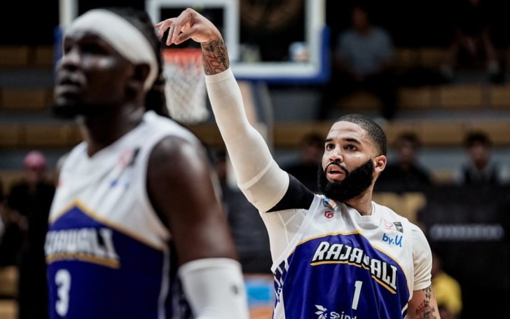 Brandone Francis menggunakan pelindung bahu saat membela Rajawali Medan melawan Dewa United Banten di IBL 2026.