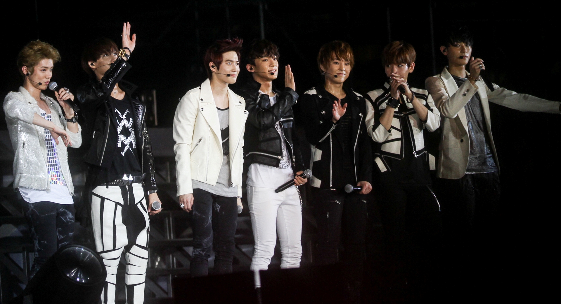 EXO di SM Town Live World Tour III di Singapura pada bulan November 2012