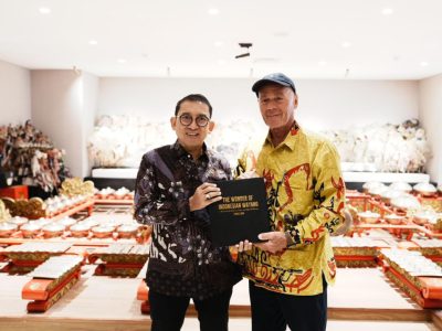 Menteri Kebudayaan RI Fadli Zon menerima kunjungan Werner Weiglein, pemerhati budaya asal Jerman yang telah puluhan tahun mengoleksi dan mendokumentasikan warisan Nusantara