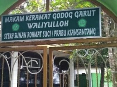 Makam Prabu Kiansantan atau yang dikenal Syekh Sunan Rohmat Suci