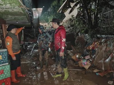 Petugas BPBD Kabupaten Bandung mengimbau warga waspada potensi longsor di wilayah dataran tinggi