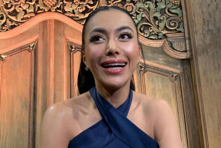 Denada memberikan pernyataan terkait pengakuan anak kandung Ressa Rizky Rossano