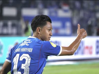 Pemain sayap Persib Bandung yang dipinjamkan ke Persis Solo, Febri "Bow" Hariyad