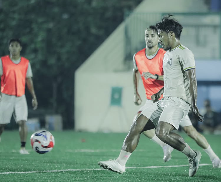 Para pemain Persikad sedang berlatih di Stadion Mahakam/Foto: Media Persikad