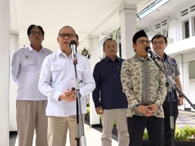Menteri Pelindungan Pekerja Migran Indonesia (P2MI), Mukhtarudin (kiri)/Foto: TVRI
