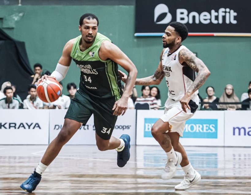 Aksi pemain Bogor Hornbills, Kaleb Wesson di laga melawan Dewa United/Foto: IBL