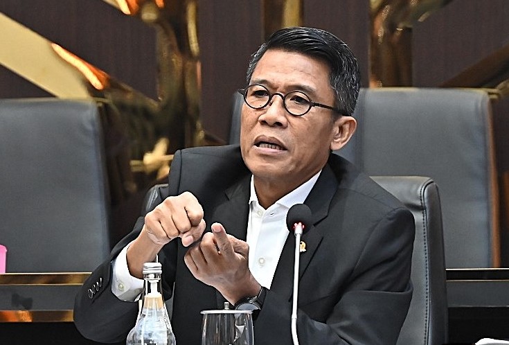 Ketua Komisi XI DPR RI Mukhamad Misbakhun memaparkan rencana RUU Keuangan Negara Omnibus Law dalam rapat evaluasi Prolegnas 2026.