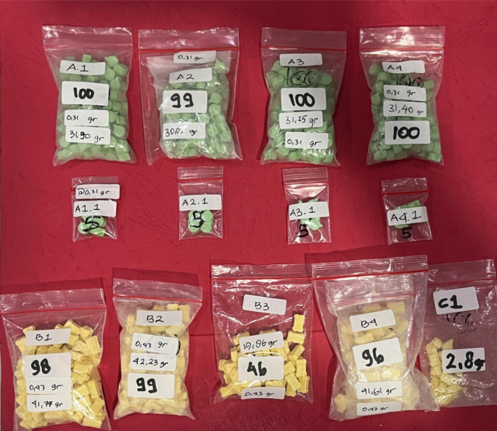 Barang bukti ratusan butir ekstasi hasil sitaan Direktorat Reserse Narkoba Polda Metro Jaya.