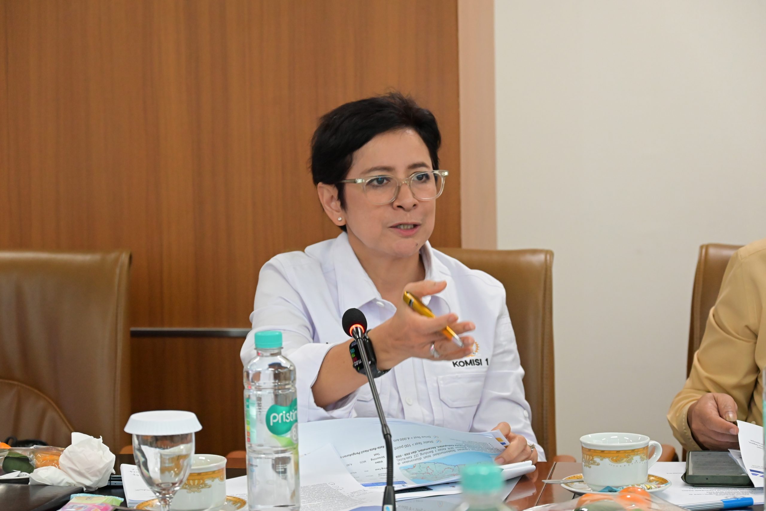 Anggota Komisi I DPR RI, Nurul Arifin dalam pertemuan dengan Dirjen Infrastruktur Digital Kementerian KomDiGi Wayan Toni Supriyanto di Balai Monitor Spektrum Frekuensi Radio di Kota Bandung, Jawa Barat, Rabu (11/2/2026)/Foto: Humas DPR RI