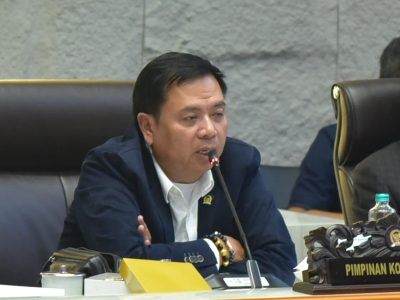 Ketua Komisi V DPR RI Lasarus saat Rapat Kerja dengan Kemendes PDT membahas tunjangan perangkat desa di Gedung DPR RI