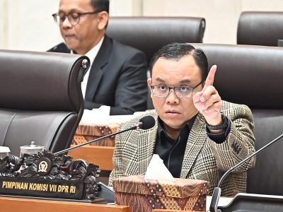 Ketua Komisi VII DPR RI Saleh Partaonan Daulay saat rapat kerja dengan Kementerian Pariwisata di Kompleks Parlemen Senayan