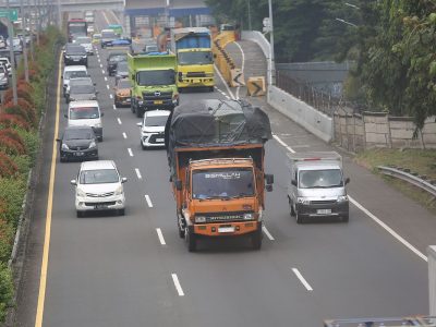 Pembatasan angkutan barang mudik lebaran 2026 untuk truk sumbu 3 ke atas di jalan tol dan non-tol/Foto: Humas Kemenhub