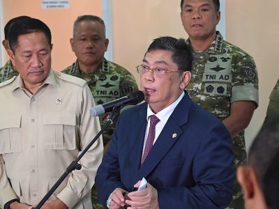 Ketua Komisi I DPR RI Utut Adianto memberikan keterangan pers terkait rencana pengiriman pasukan perdamaian Indonesia ke Gaza melalui Board of Peace.