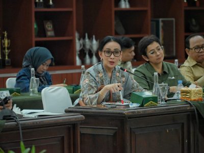 Anggota Komisi I DPR RI Amelia Anggraini menyampaikan sikap Indonesia terkait konflik Palestina–Israel dan Board of Peace di Gedung DPR RI