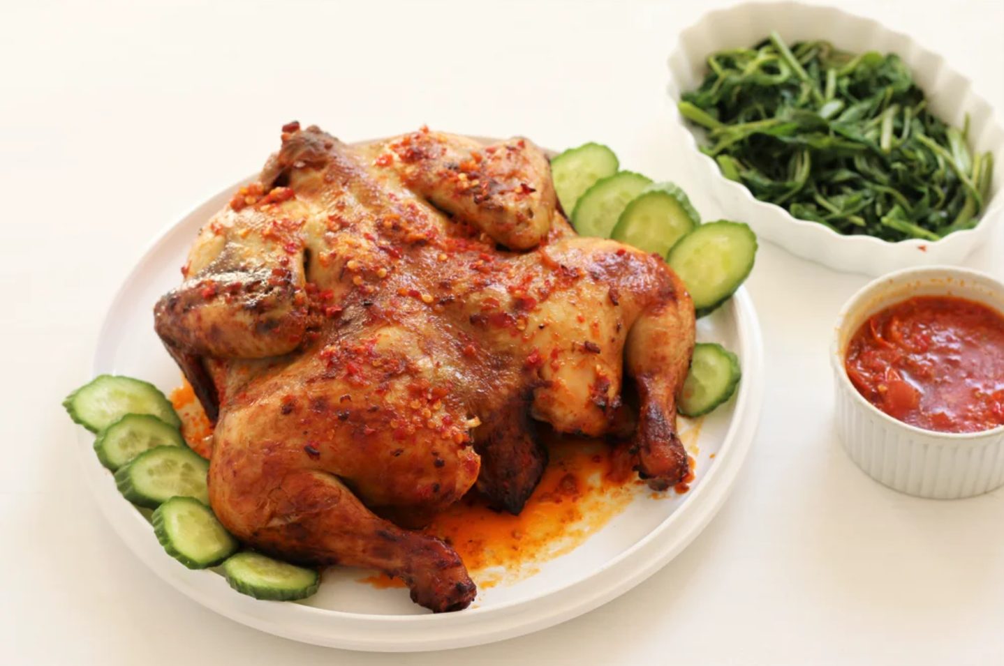 Aneka kuliner ayam khas Indonesia dari berbagai daerah seperti ayam betutu, ayam taliwang, dan ayam goreng kalasan Kalau mau, aku bisa menyesuaikan panjang artikel, menambahkan internal link keyword, atau