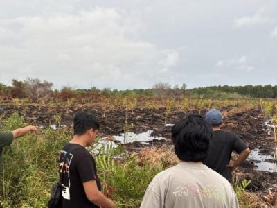 Satuan Reserse Kriminal Kepolisian Resor Bengkalis memeriksa lahan yang terbakar/Foto: Media Center Bengkalis