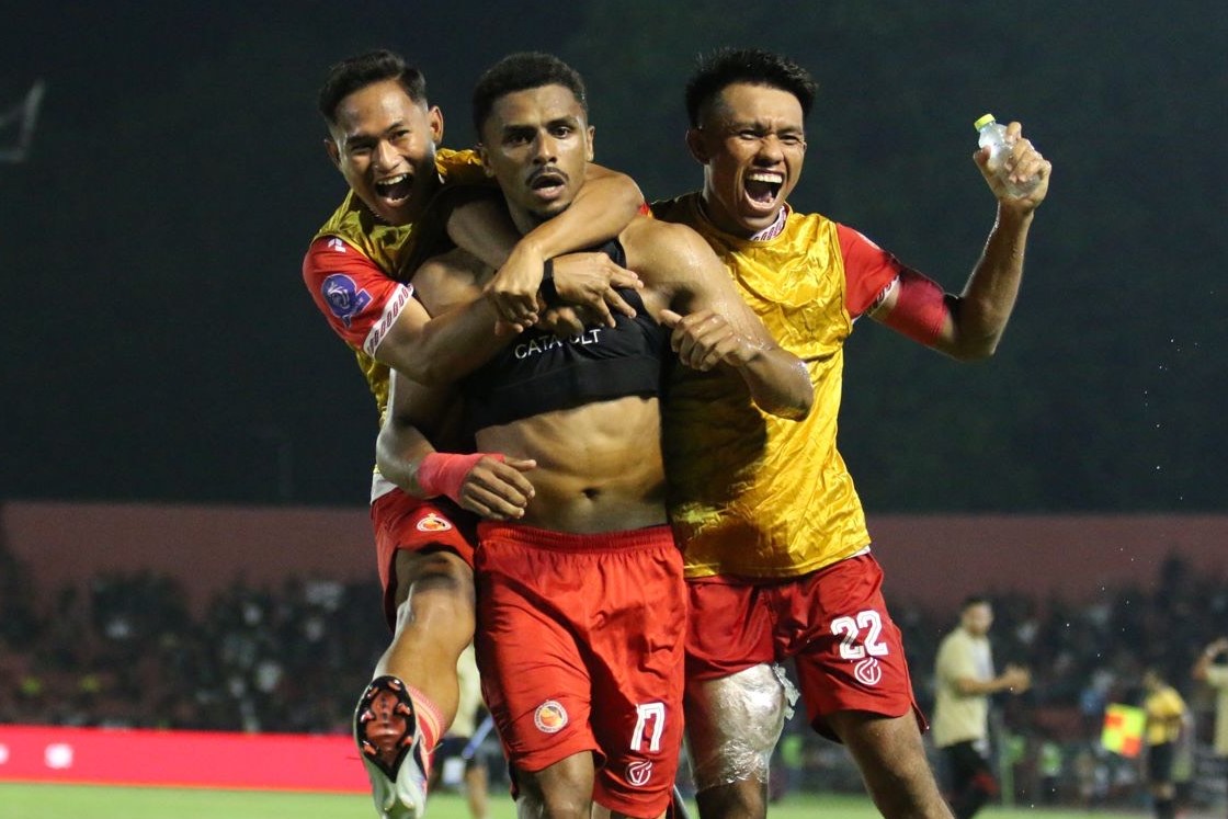 Pemain Semen Padang FC Maicon Da Silva merayakan gol penyama kedudukan melawan Malut United di Stadion Haji Agus Salim/Foto: Media Semen Padang