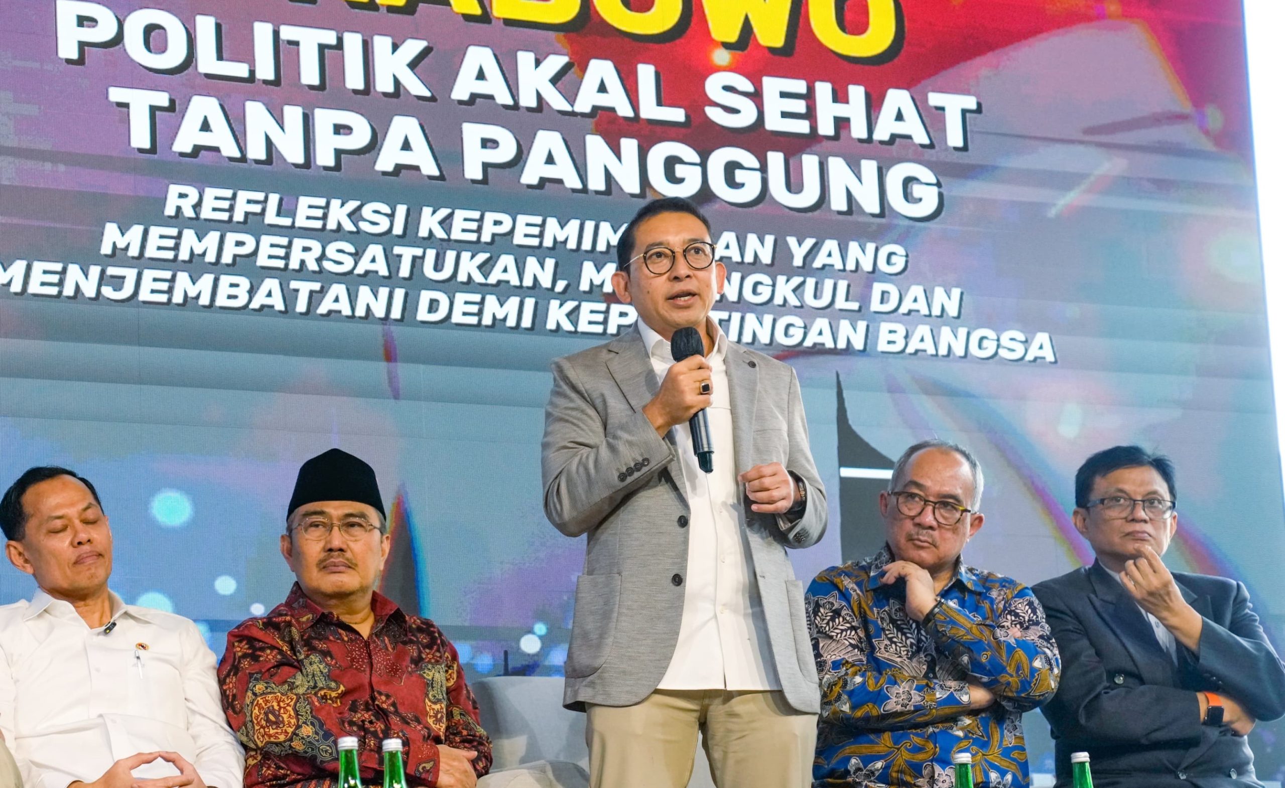 Menteri Kebudayaan Fadli Zon saat memberikan sambutan dalam acara bedah buku Prabowo Politik Akal Sehat Tanpa Panggung di Senayan
