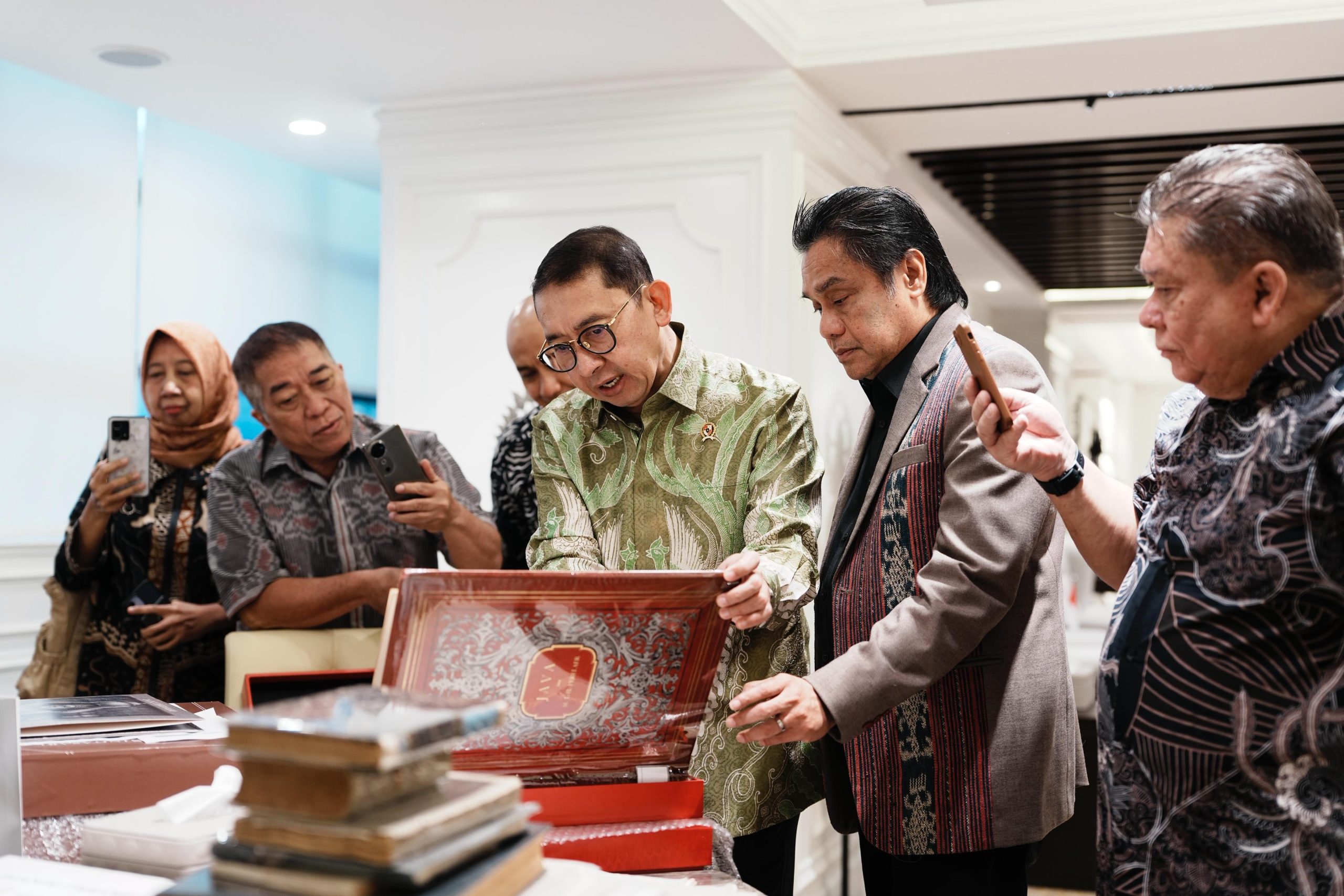 Menteri Kebudayaan Fadli Zon bersama pengurus PAPPRI saat audiensi bahas persiapan Hari Musik Nasional 2026