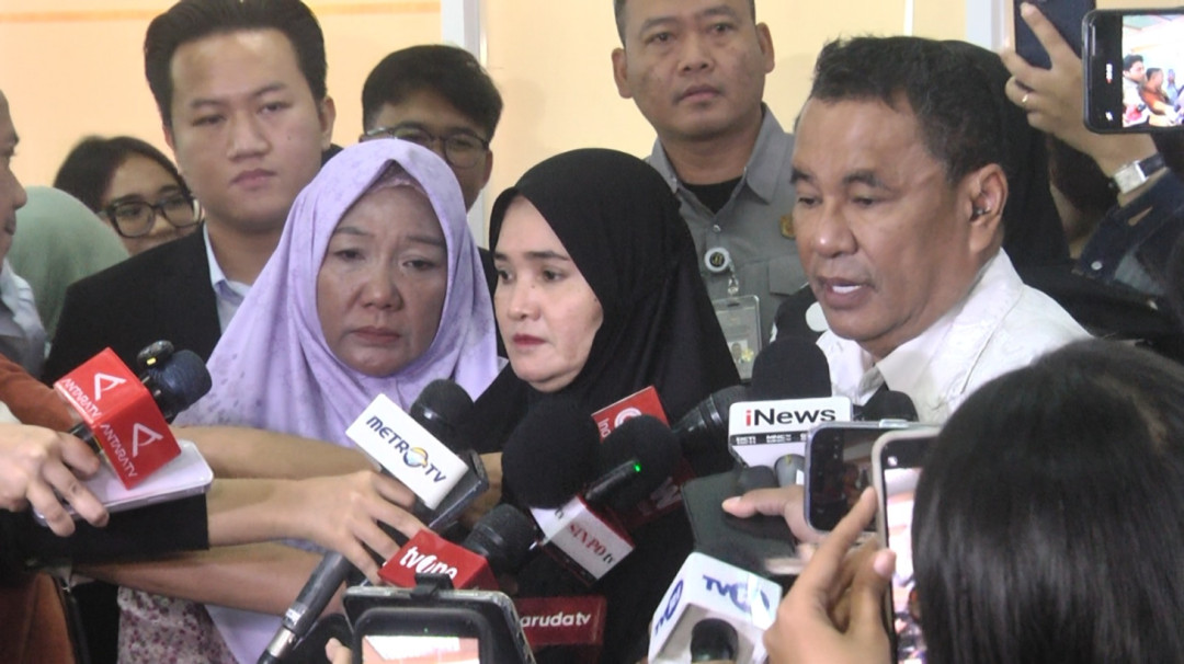 Hotman Paris Hutapea saat memberikan keterangan pers di Gedung DPR RI terkait pendampingan hukum kasus narkotika