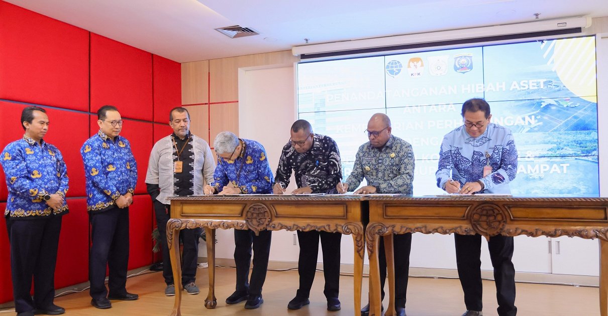 Serah terima hibah aset Pelabuhan Waisai dan Bandara DEO dari Pemda ke Kemenhub yang difasilitasi KPK.
