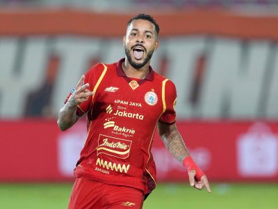 Pemain Persija Jakarta Emaxwell Souza merayakan gol kemenangan ke gawang PSM Makassar di Jakarta International Stadium/Foto: Media Persija