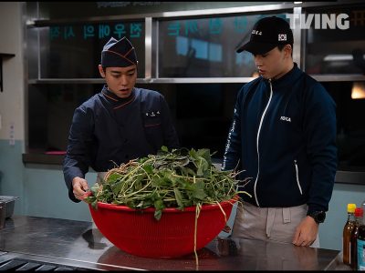 Aktor Park Ji Hoon saat memerankan karakter koki militer Kang Sung Jae dalam potongan gambar drama Korea terbaru The Legend of Kitchen Soldier.