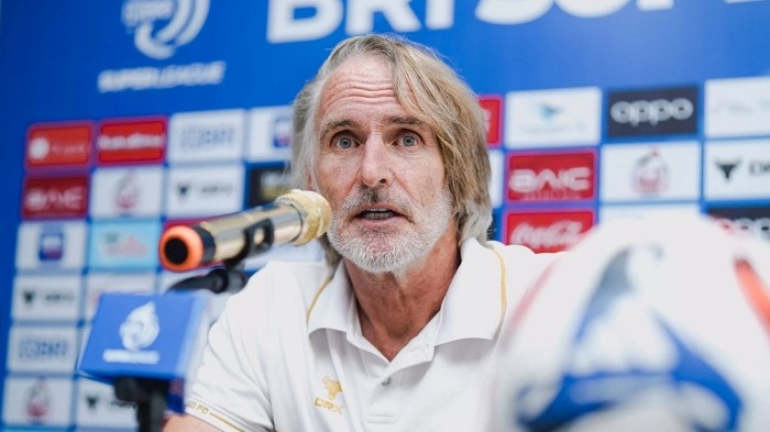 Pelatih Dewa United Jan Olde Riekerink