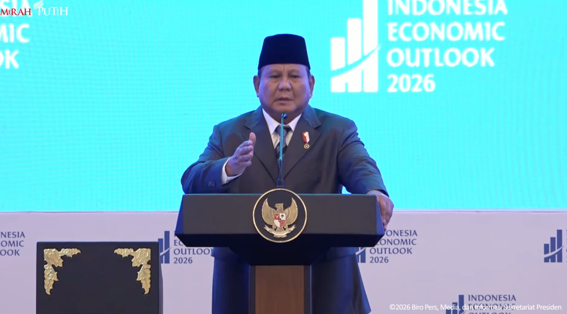 Presiden Prabowo Subianto saat memberikan pidato kunci dalam acara Indonesia Economic Outlook 2026 di Jakarta.