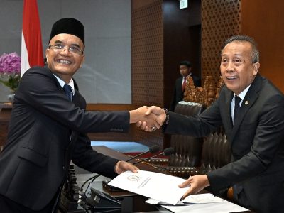 Wakil Ketua DPR Saan Mustopa memimpin Rapat Paripurna penetapan delapan anggota BAZNAS dari unsur masyarakat di Senayan.