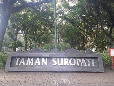 Salah satu tempat favorit ngabubrit di Jakarta, Taman Suropati/Foto: Wikipedia
