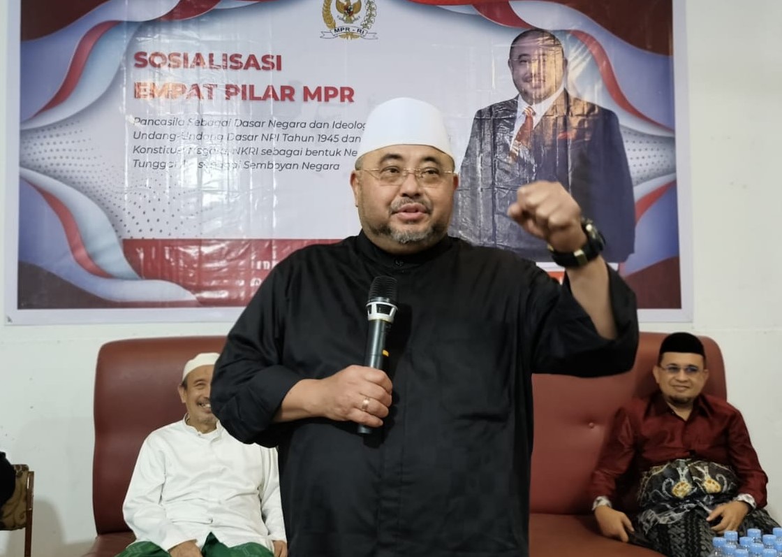 Anggota MPR RI Aboe Bakar Alhabsyi mengajak warga belanja di warung tetangga menjelang Lebaran demi gerakkan ekonomi lokal dan UMKM di tingkat akar rumput.