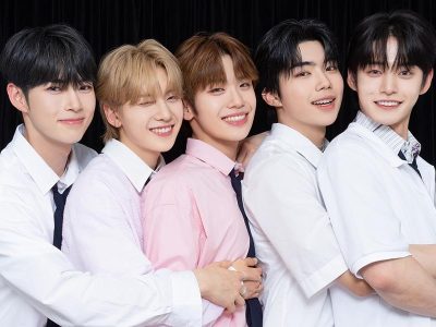 ZEROBASEONE rilis logo baru, menandai comeback perdana sebagai grup berlima. Target comeback Mei 2026 menyusul berakhirnya kontrak tiga anggota pada Maret lalu.