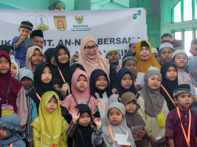 Wali Kota Banjarbaru Bagikan Santunan ke Anak Yatim