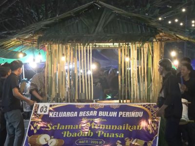 Kemeriahan parade bedug sahur di Tanjung Selor yang menampilkan perpaduan budaya Dayak dan atraksi barongsai