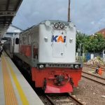 KAI Commuter batasi rute Rangkasbitung-Merak hanya sampai Cilegon selama 13-20 Maret 2026. Penumpang ke Merak disediakan angkutan gratis dari Stasiun Cilegon.