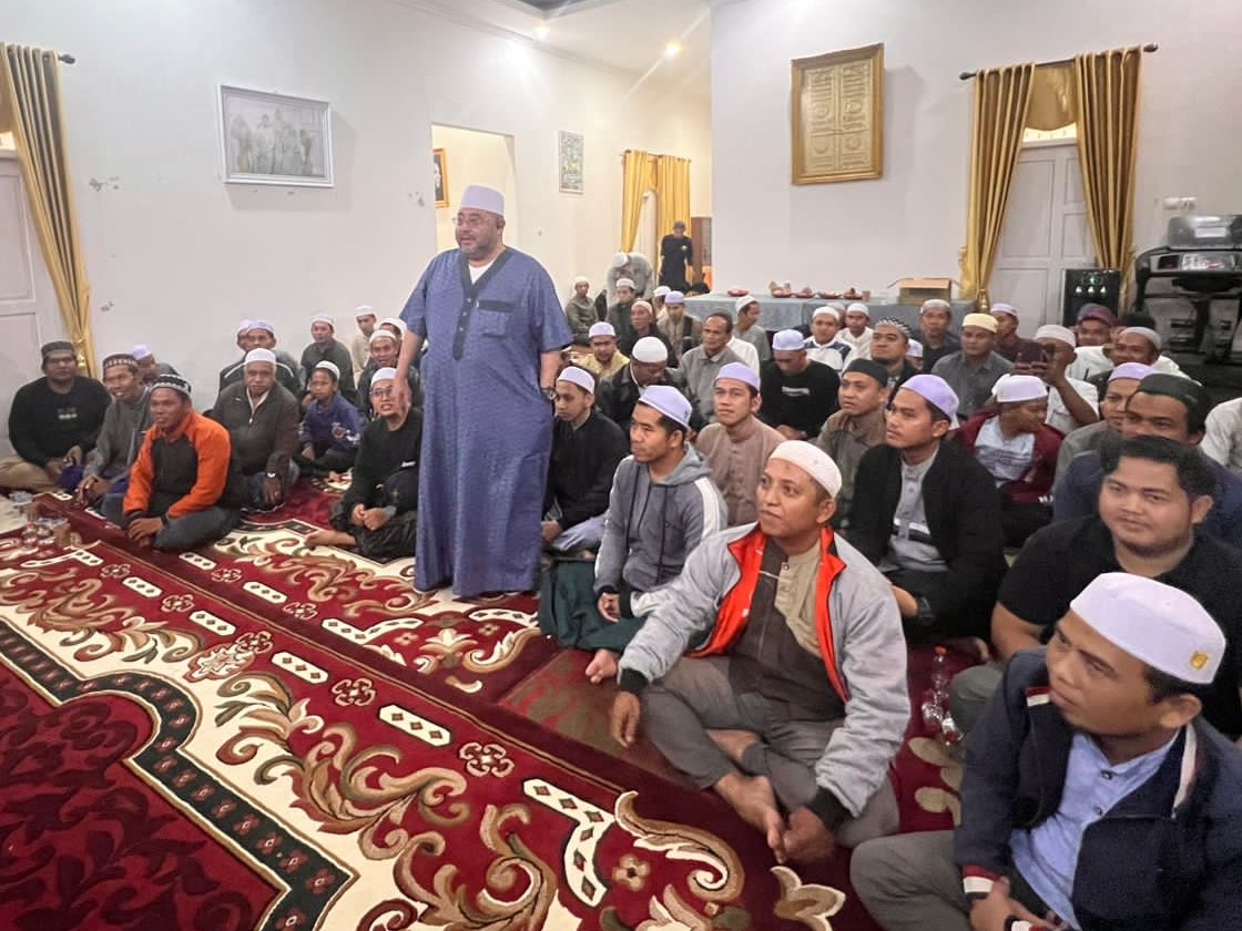 Anggota DPR Habib Aboe Bakar Alhabsyi gelar sahur bersama kader PKS di Kandangan, Hulu Sungai Selatan